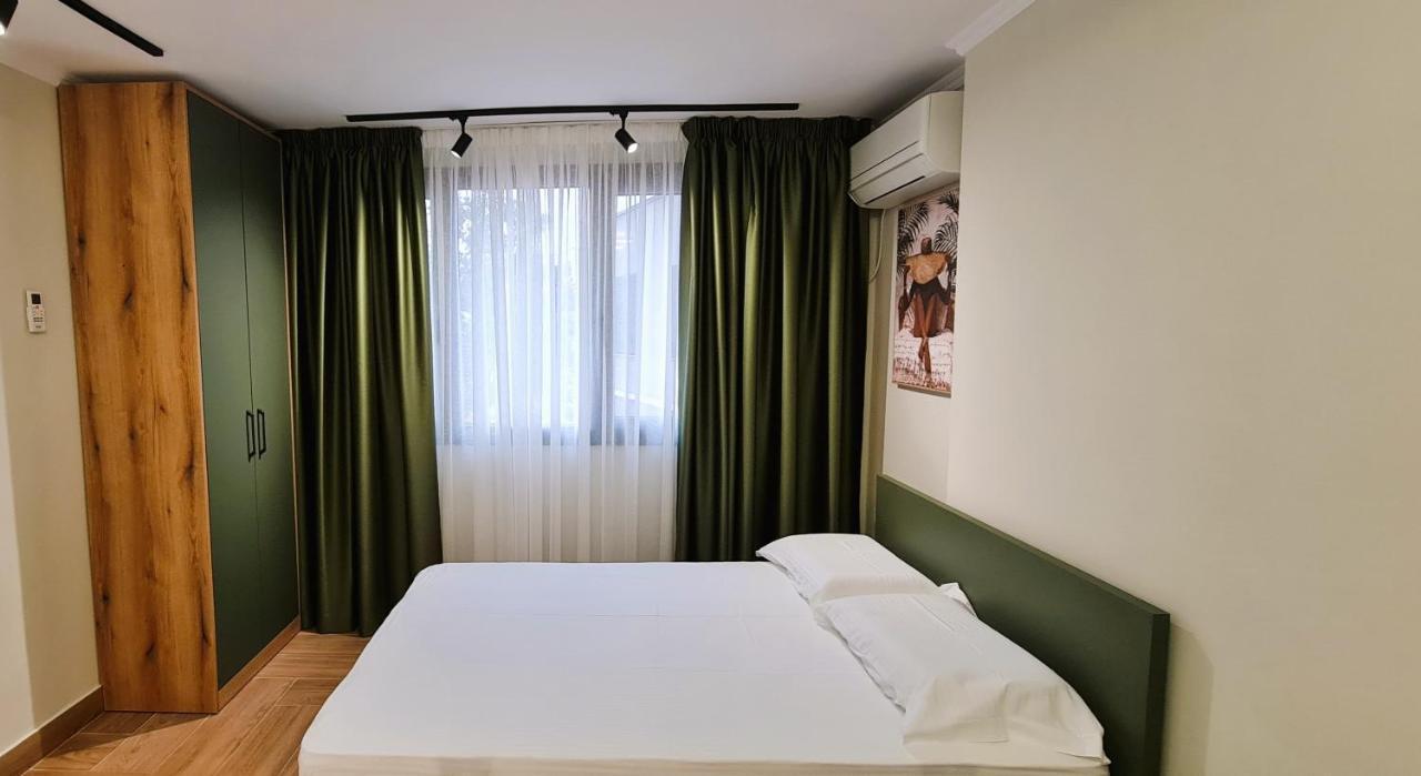 2V1 - Center Apartment 3 Тирана Экстерьер фото