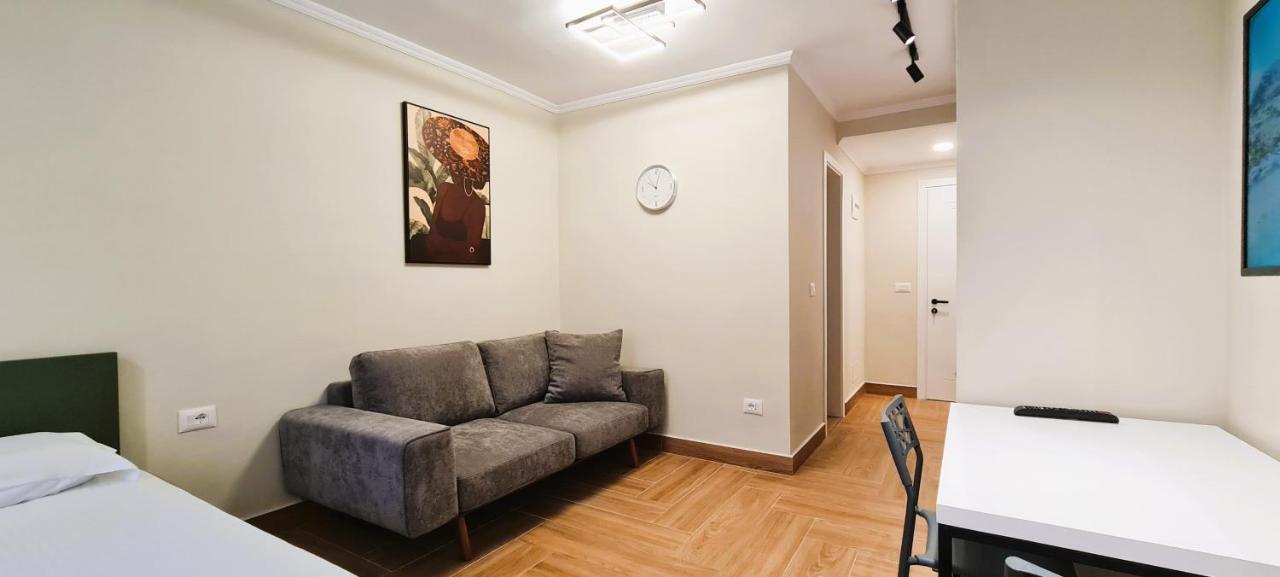 2V1 - Center Apartment 3 Тирана Экстерьер фото